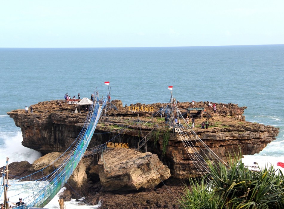 Jomblang Cave & Timang Beach Gondola Adventure