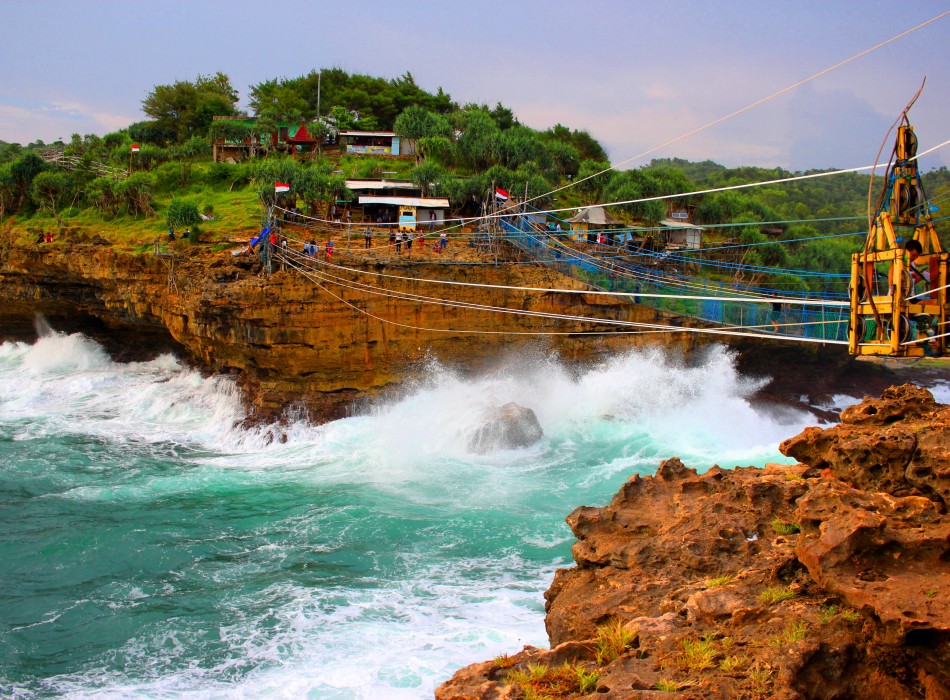 Panguk Kediwung Timang Beach