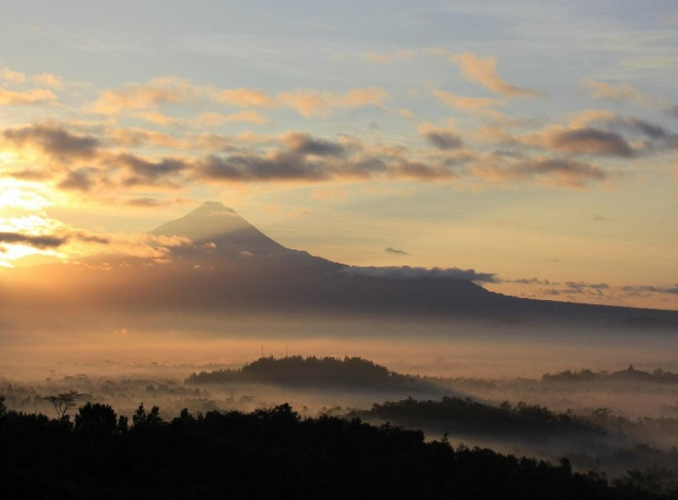 Sunrise Borobudur Merapi Jeep Prambanan
