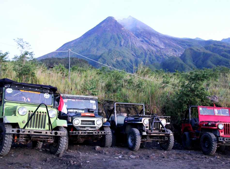 Sunrise Borobudur Merapi Jeep Prambanan