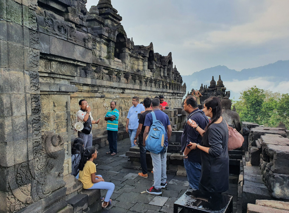 Semarang Yogyakarta Borobudur & Prambanan 3D2N