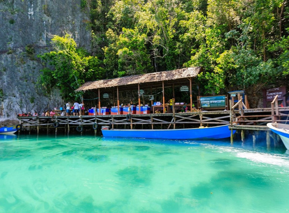 5D4N Raja Ampat - Piaynemo Tour Package