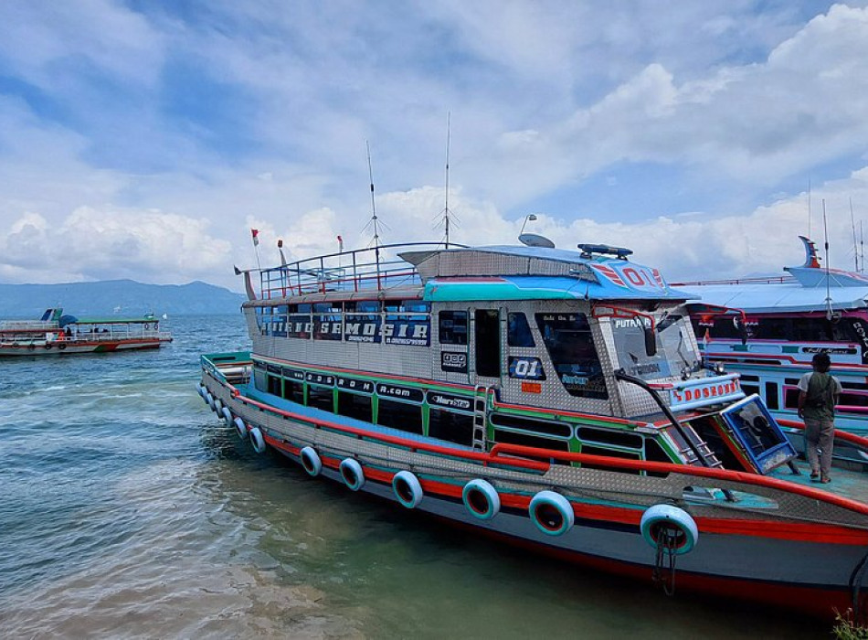 Medan: 5D4N Lake Toba & Taman Simalem