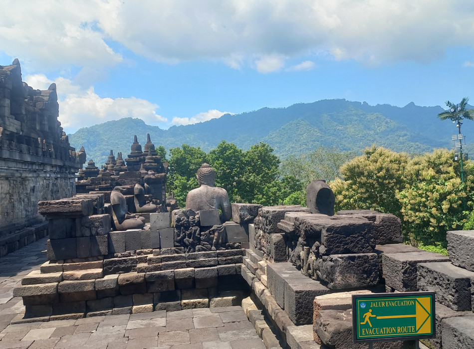 Sunrise Punthuk Setumbu Borobudur