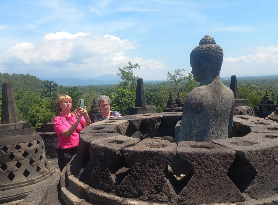 Borobudur Temple Tour